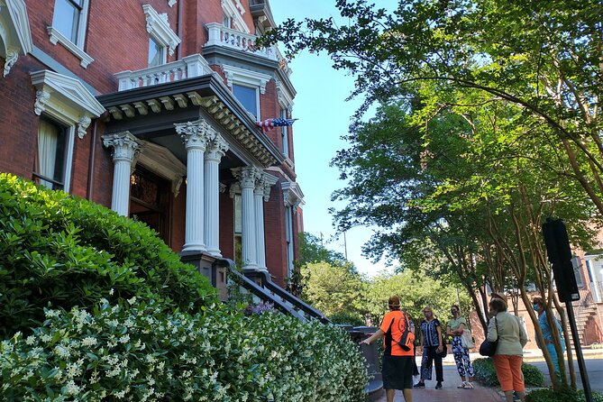 Botanical Tour (by Walk With Me Savannah Tours) - Lafayette Square brings flowers into the postcard view