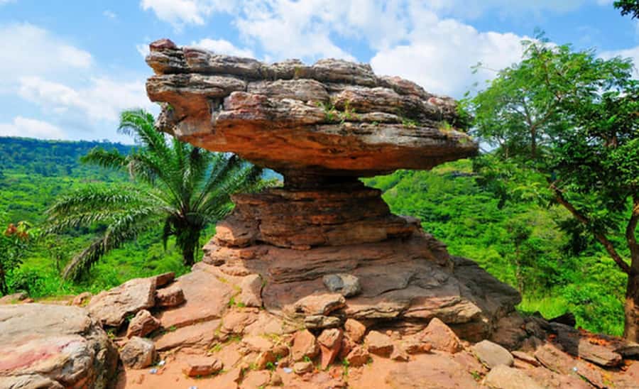 Boti Falls, Umbrella Rock, Aburi Gardens & Cocoa Farm Tour - Guides, group size, and the human side