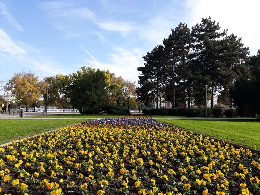 Budapest: Best Gardens Walking Tour & Folk Music Performance - Starting at Gyóni Géza Square and Gul Baba’s Tomb