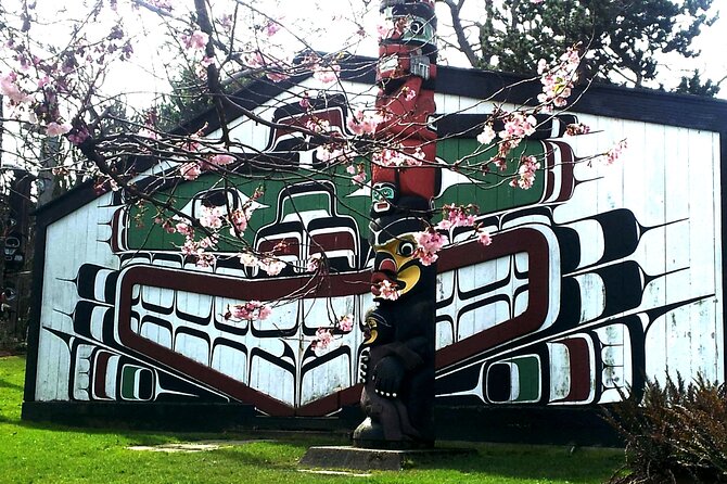 Butchart Gardens and City Highlights Private tour - Chinatown and Fan Tan Alley