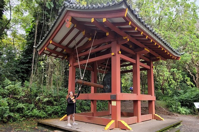 Byodo Temple and Waimea Botanical Garden Tour - Byodo-In Temple beneath the Koolau Mountains