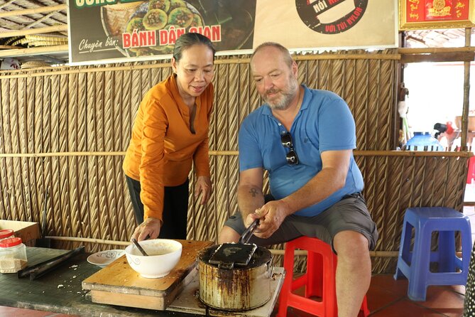 Can Tho day tour: fruit garden&floating fish farm in Son islet - Making Local Cakes With Local Cooks