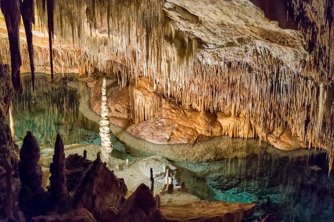 Cayman Crystal Caves & Pedro St James Castle or Botanical Garden - What this Grand Cayman tour is really trying to do