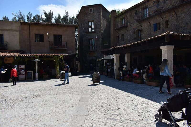 Chautla's Castle, Lavender Farm, and Valquirico Private Tour - The guide can shape the whole experience