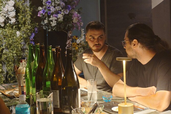 Cherry blossom & Japanese Sake Tasting in Shinjuku - The atmosphere and the role of host Shuma