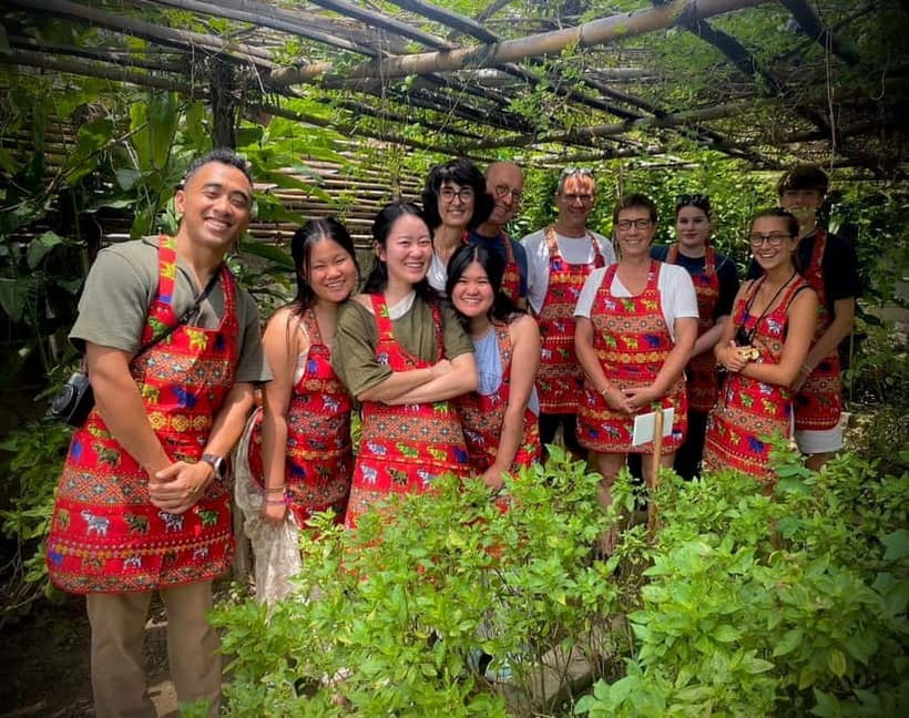 Chiang Mai: Cooking Class, Market & Thai Herbs Garden Tour - The mortar and pestle lesson is the real highlight