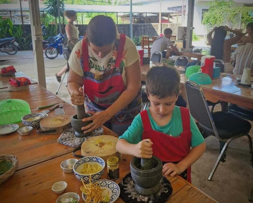Chiang Mai: Cooking Class, Market & Thai Herbs Garden Tour - Timing, groups, and the small drawbacks