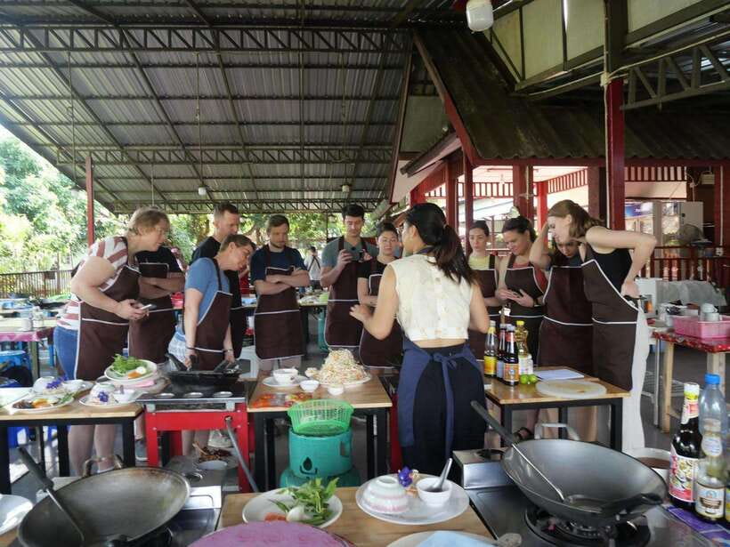 Chiang Mai: Half Day Cooking Class at Organic Farm - The instructors are a major part of the experience
