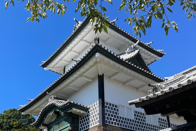 Colors of Kanazawa (Traditional Crafts and Gardens) - Kenrokuen Garden: the scenic center of the afternoon