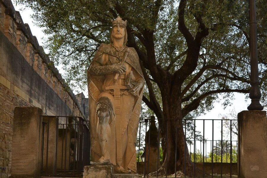 Cordóba: Gardens & Fortress of Catholic Monarchs Guided Tour - The restoration problem you should take seriously