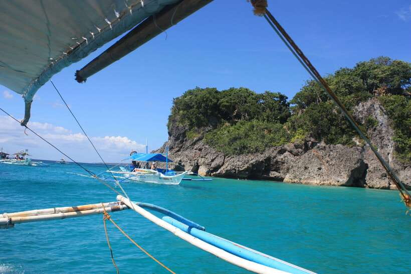 Coron: Barracuda Lake and Reef Garden Tour with Lunch - Barracuda Lake and the walk through jagged rock