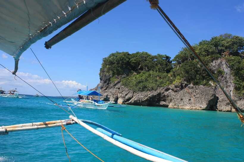 Coron: Barracuda Lake and Reef Garden Tour with Lunch - Smith Beach and the seafood buffet