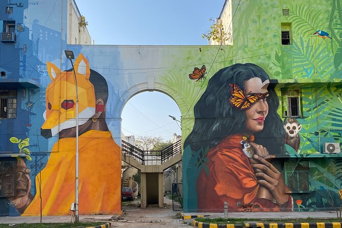 Delhi Street Art Walk in Lodhi Art District with Chai & Food - Photo opportunities, with a little help from JD