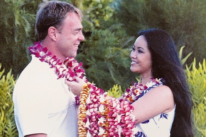 Deluxe Orchid Lei Greeting (Maui, Kahului Airport, OGG) - Private service and group suitability