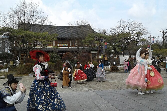 Donghaksa Temple Cherry Blossom and Jeonju Hanok Village - What Andrew Adds to the Day