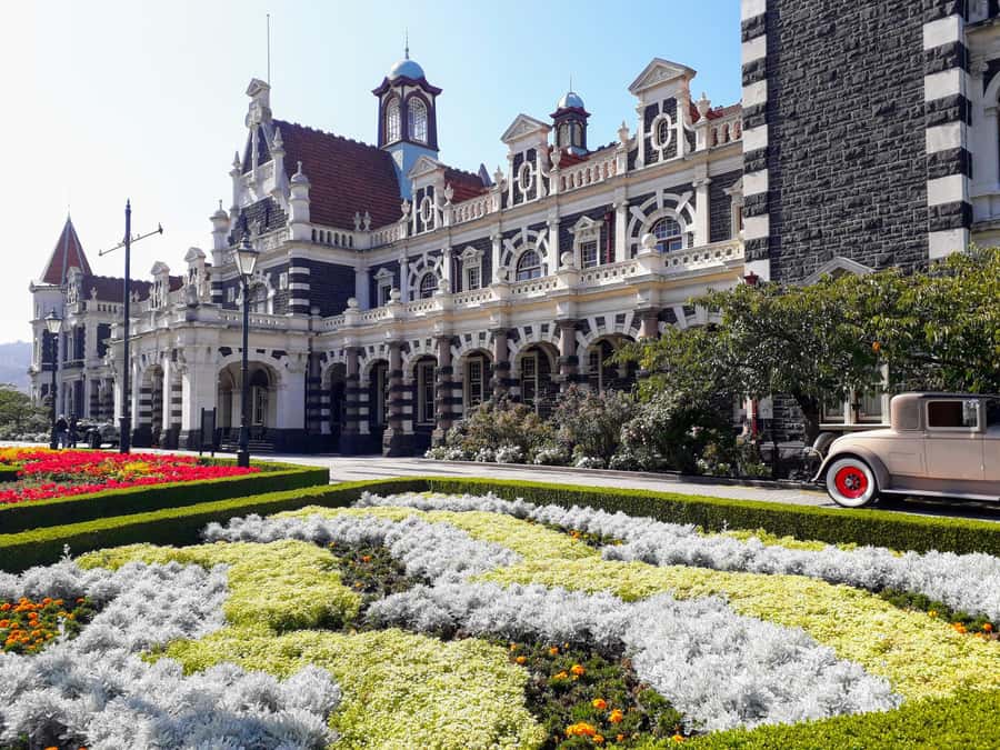 Dunedin: Peninsula with Lanarch Castle gardens & Olveston - The Highcliff Road journey across Otago Peninsula