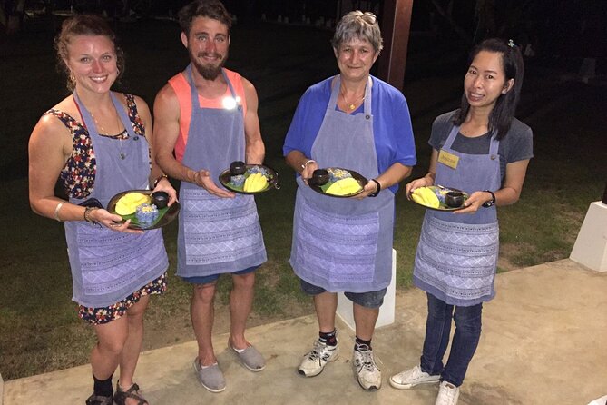 Evening Cooking Class in Traditional Pavilion with Beautiful Garden - Chiang Mai - Eating together after the cooking
