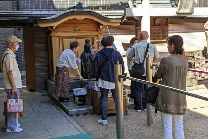 Evening Hanami (Cherry Blossom) Experience with a Local - What the $224 price really covers