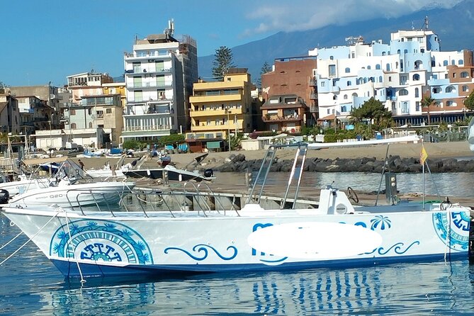 Excursions by boat: Gardens Naxos-Taormina-Isola Bella-DELFINI - Isola Bella and the stories of the caves