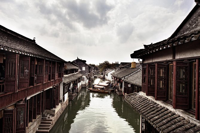 Explore Suzhou's Hidden Gardens&Enchanting Tongli Ancient Town - Learning how Suzhou silk is made