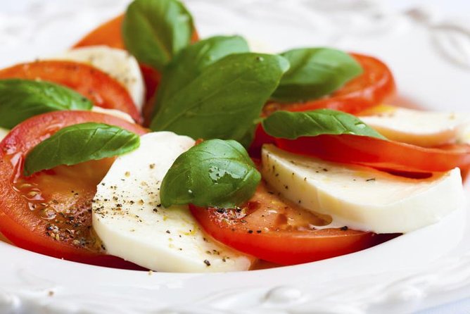 Farm-to-Table Experience: Olive Oil, Garden Tour & Nonna’s Lunch - Why this farm visit adds something different to Sorrento