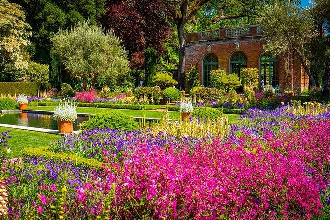 Filoli House & Garden - Finding the six TROLLS: Save the Humans sculptures