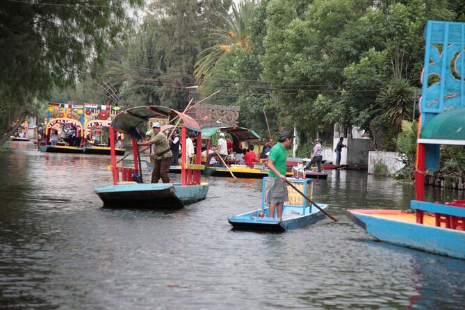 Floating Flower Gardens Of Xochimilco with a Local: Private & Personalized - What the local-host format really adds