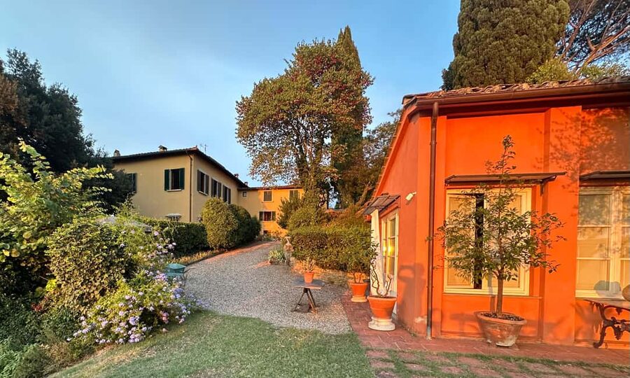 Florence: Culinary Experience in a Lemon House with Sunset and Enchanted Garden - Starting with zucchini flowers, sage, and bruschetta