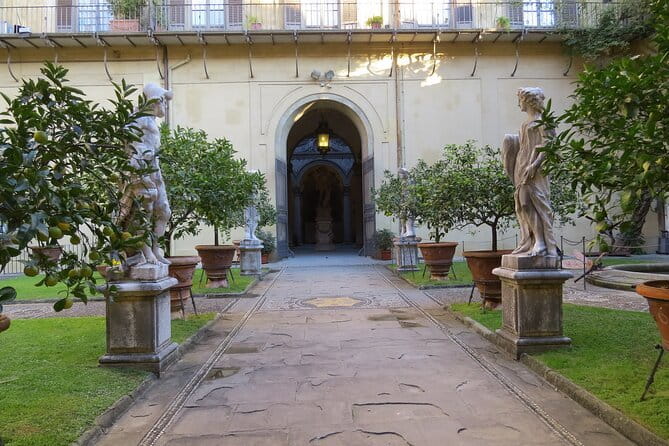 Florence Medici’s Mile Walking Tour with Pitti Palace & Boboli Gardens Ticket - Piazza della Signoria: where Florence made its decisions