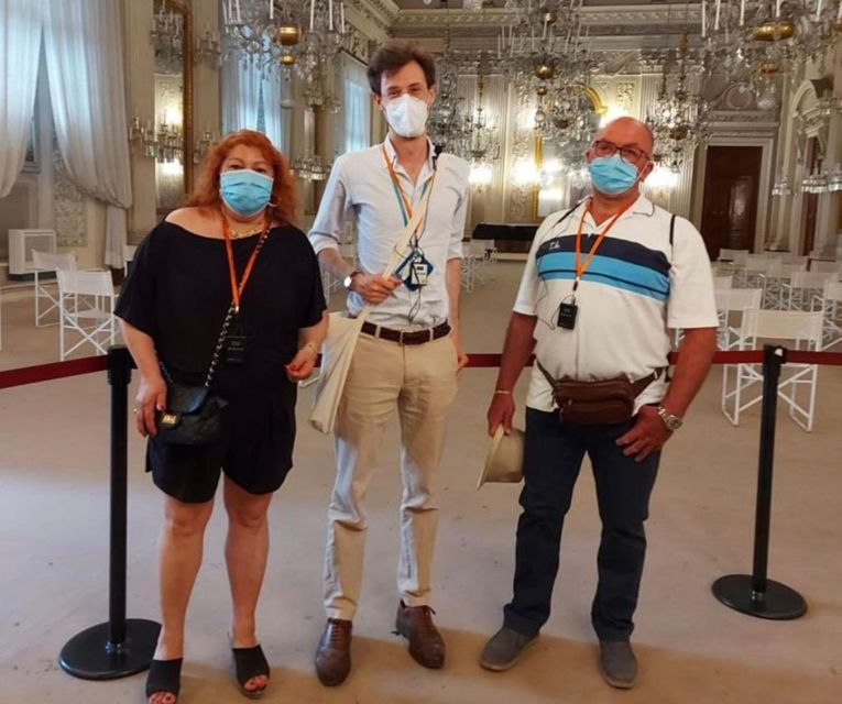 Florence: Pitti Palace and Boboli Gardens Private Tour - Meeting near the Uffizi and entering the palace