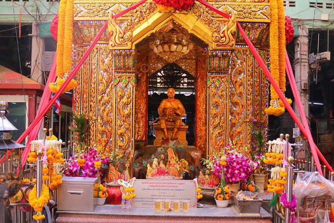 Flower Market & Floral Art: Multilingual Private Tour [EN/others] - Guanyin Shrine and the Chinese side of the neighborhood
