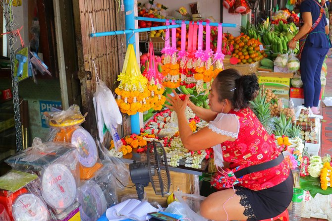 Flower Market & Floral Art: Multilingual Private Tour [EN/others] - Baan Kudi Chin Museum and a taste of local food