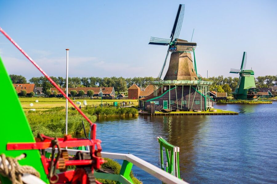 From Amsterdam: Keukenhof and Dutch Countryside Tour - Keukenhof and the flower fields