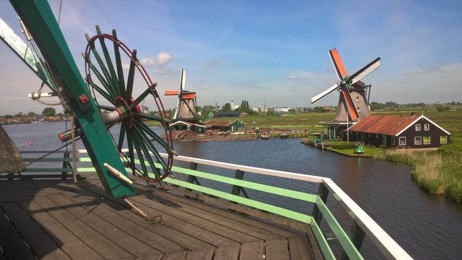 From Amsterdam: Keukenhof and Zaanse Schans Small Group Tour - Two Dutch icons in one well-planned day