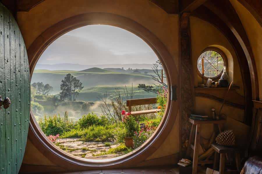 From Auckland: Hobbiton & Hamilton Gardens Small Group Tour - The short transfer to Hobbiton