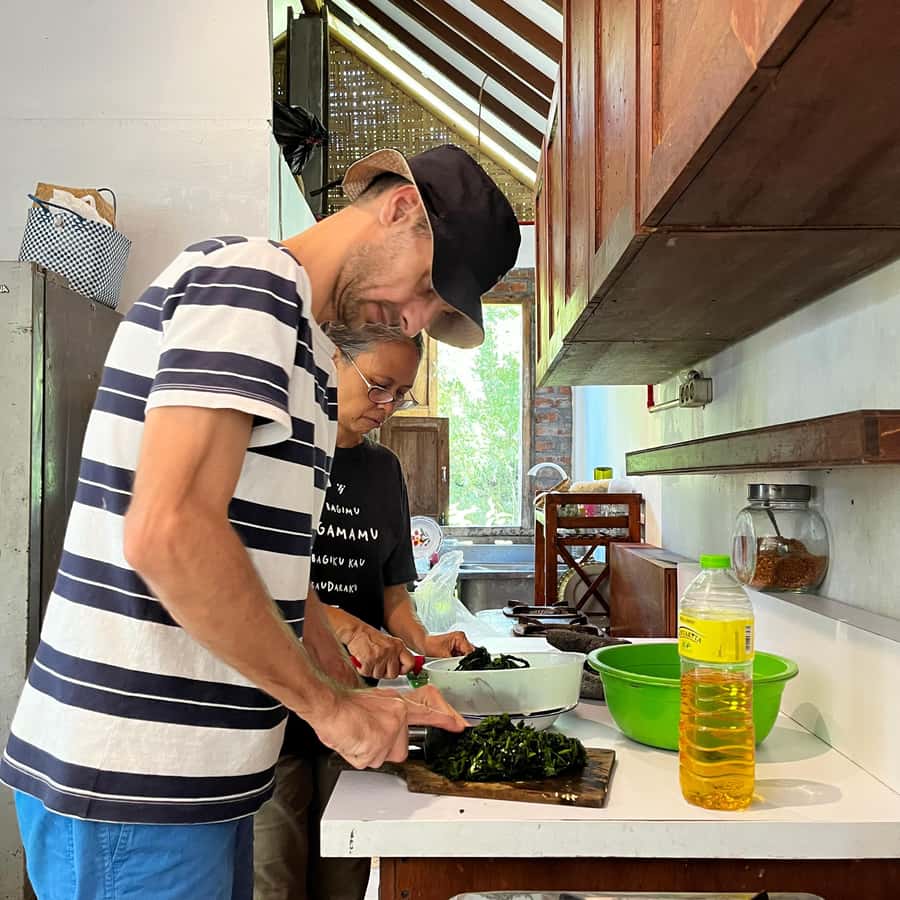 From Garden to Table: Indonesian Cooking Class in Yogyakarta - A meal with Endah and her family