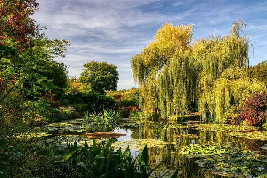 From Paris: Giverny Monet’s House & Gardens Half-Day Tour - The 75-minute ride from central Paris