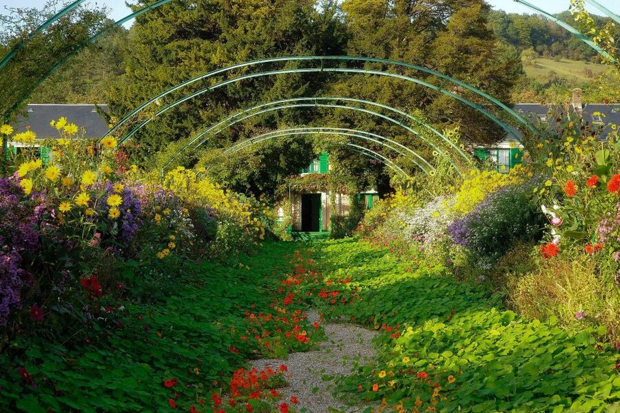 From Paris: Giverny & Monet’s House Skip-the-Line Tour - Inside Monet’s House