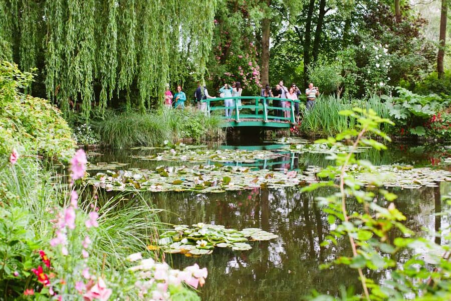 From Paris: Monet Garden & Giverny Bike Tour and Picnic Stop - Vernon’s market is the best lunch stop
