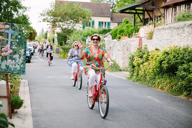 From Paris: Monet Gardens & Giverny Bike Tour with Picnic Stop - Meeting in Paris and riding toward Vernon