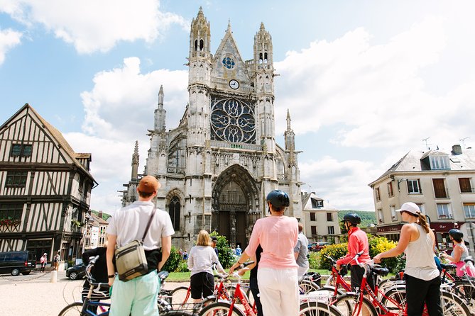 From Paris: Monet Gardens & Giverny Bike Tour with Picnic Stop - The bicycle route from Vernon to Giverny