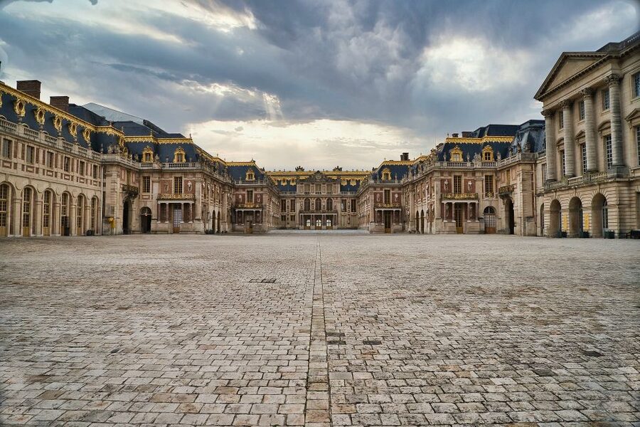 From Paris: Versailles Palace and Gardens Guided Experience - Who should book this experience?