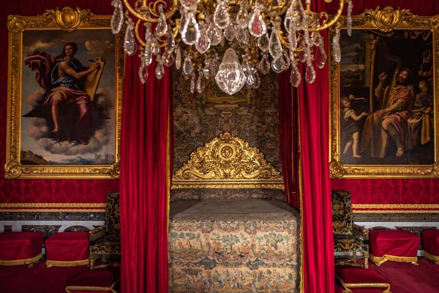 From Paris: Versailles Palace & Gardens Private Guided Tour - Practical details that affect your day