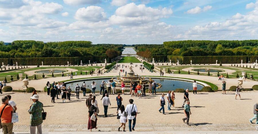From Paris: Versailles Palace & Gardens with Transportation - Musical gardens, fountains, and the seasonal difference