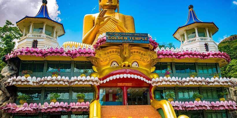 From Sigiriya: Kandy Transfer with Dambulla and Spice Garden - What you actually get in Kandy