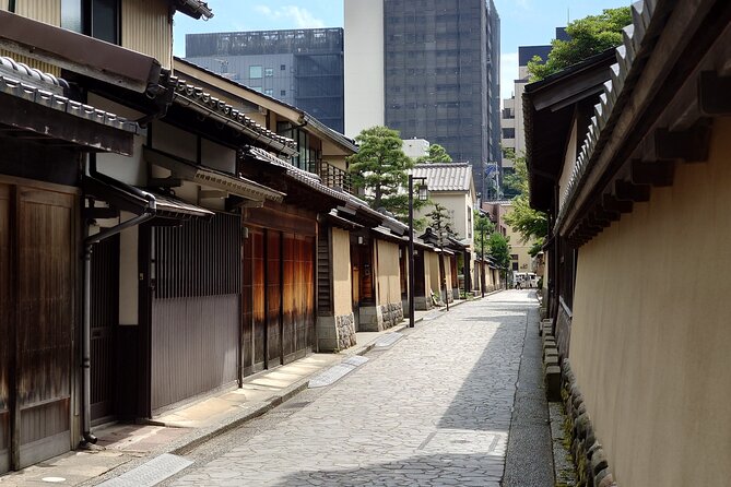 Full-Day Tour from Kanazawa: Samurai, Matcha, Gardens and Geisha - Higashi Chaya: tea houses, crafts, and free time