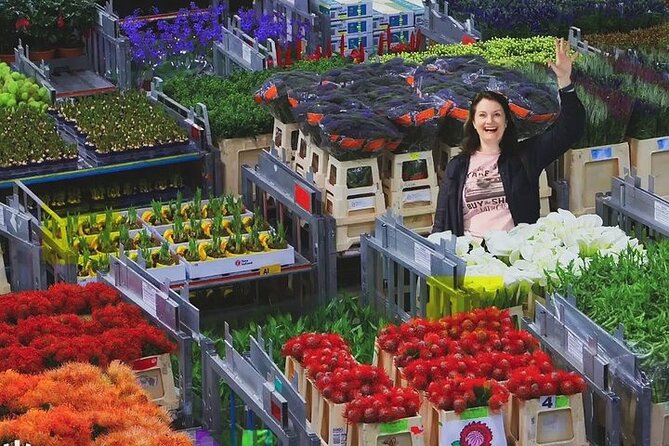 Full-Day Trip From Amsterdam to Keukenhof, Zaanse Schans + Cruise - Five minutes with a wooden shoe maker