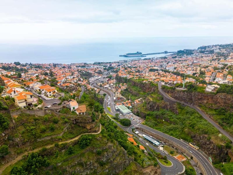Funchal: Botanical Garden & Old Town Tour by TukTuk (1h45) - Starting in Funchal’s Old Town