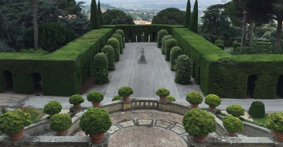 Gandolfo: Castel Gandolfo Papal Villa Gardens Minibus Tour - Meeting the minibus at Via Massimo d’Azeglio