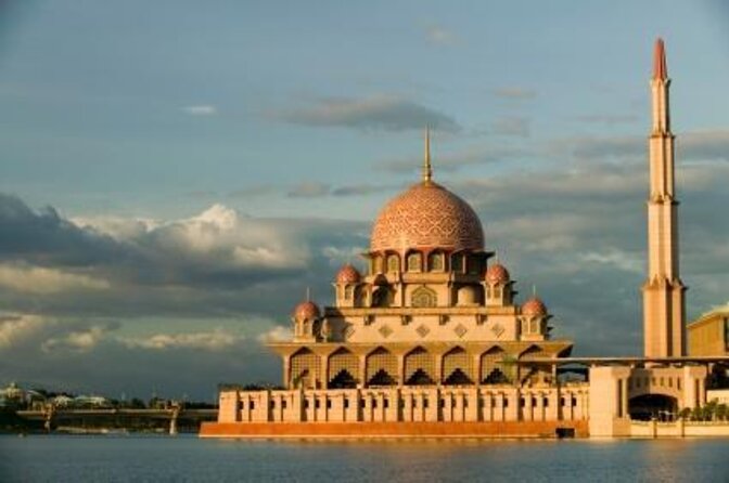 Garden City of Putrajaya, Pink Mosque, Lake Boat Joyride(Guided) - Key points at a glance